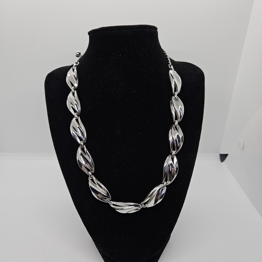 Trifari silver tone banded necklace
